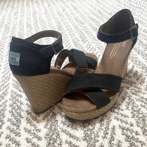 Tom’s wedge heels